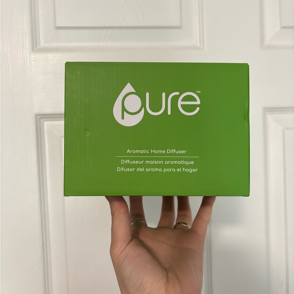 White Aromatherapy Diffuser - Picture 2 of 5